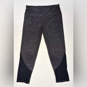 Athleta Gray & Black Sheer Mesh Crop Leggings Capri Yoga Gym Pants Size Medium‎